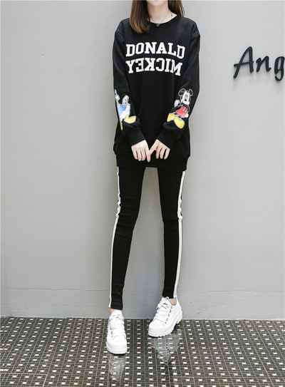 Γυναικεία σπορ φόρμα σε μαύρο χρώμα