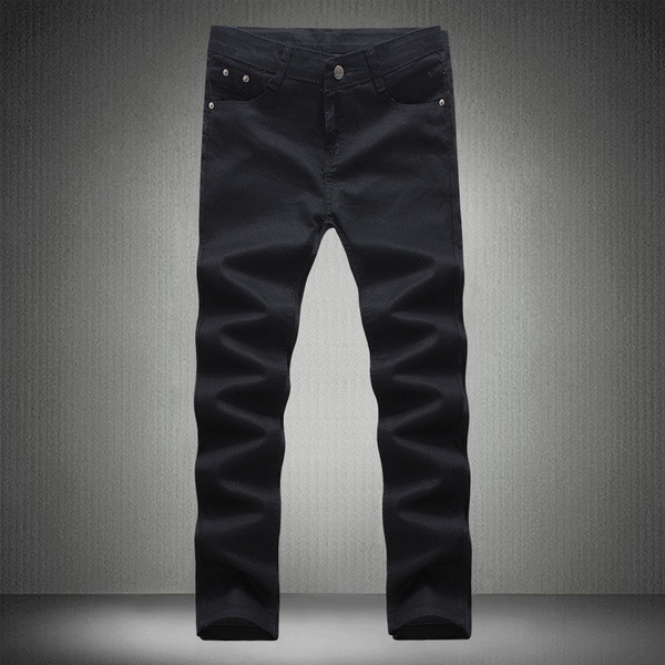 Καθαρό μοντέλο ανδρικό λεπτό  τζιν σε μαύρο χρώμα