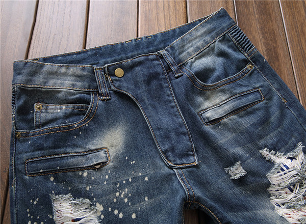 Κομψά κορυφαία ανδρικά τζιν με χαλαρά μοτίβα