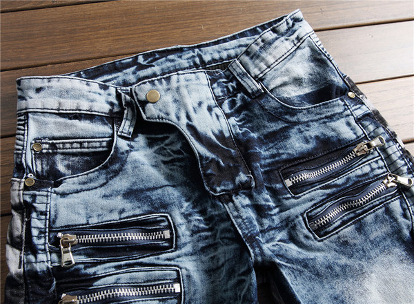 Εξαιρετικά ανδρικά  τζιν  σε χρώμα που ρέει