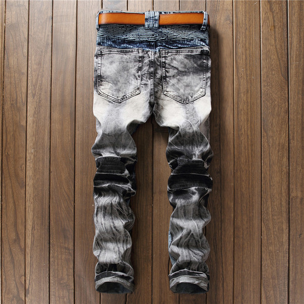 Εξαιρετικά ανδρικά  τζιν  σε χρώμα που ρέει