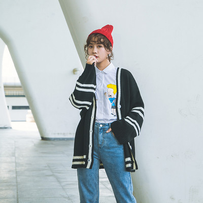 Πλεκτή γυναικεία ζακέτα σε κόκκινο και μαύρο χρώμα