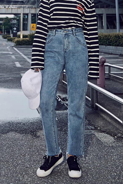 Απλά γυναικεία τζιν  με ψηλή μέση