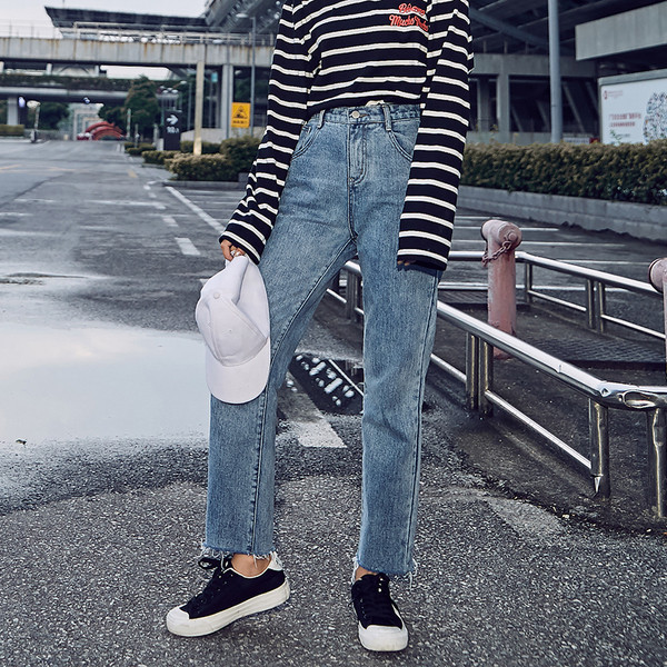 Απλά γυναικεία τζιν  με ψηλή μέση