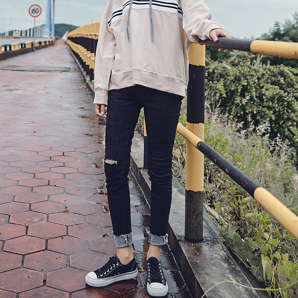 Γυναικέιο λεπτό τζιν σε σκούρο χρώμα