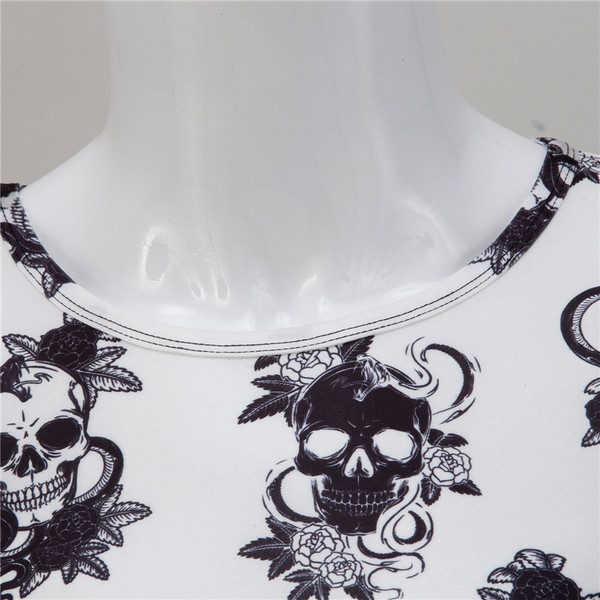 Ανδρική μπλούζα με κοντό μανίκι, περιλαίμιο και εφαρμογές σε σχήμα O