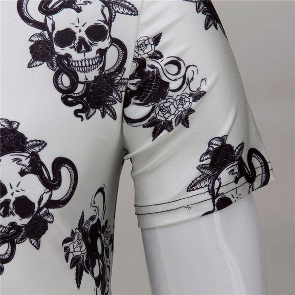 Ανδρική μπλούζα με κοντό μανίκι, περιλαίμιο και εφαρμογές σε σχήμα O