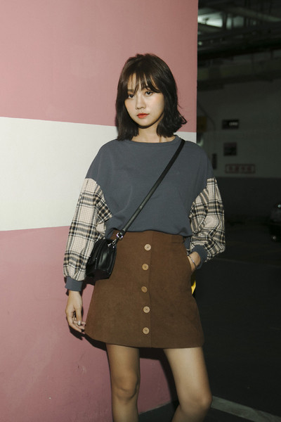 Γυναικέια μπλούζα σε ένα ευρύ σχέδιο