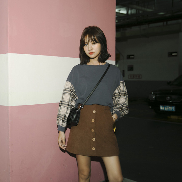 Γυναικέια μπλούζα σε ένα ευρύ σχέδιο