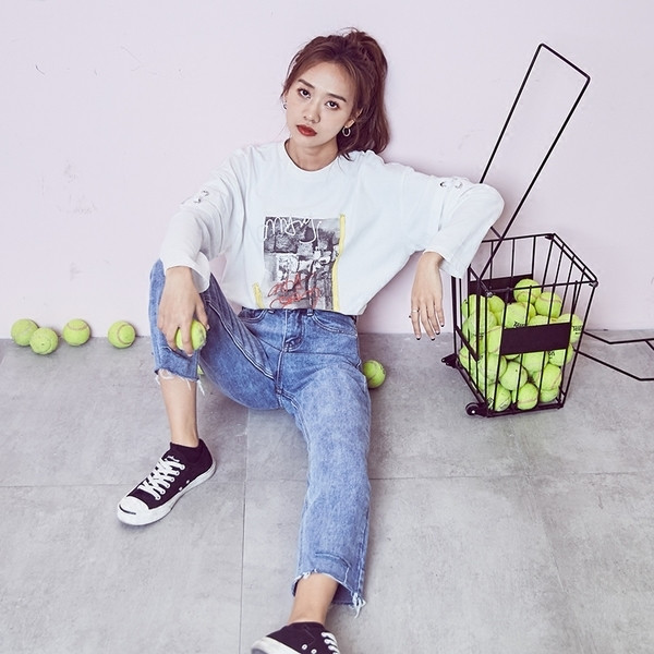 Γυναικέια μπλούζα για το φθινοπώρου σε λευκό με εφαρμογή κατάλληλη για την καθημερινή ζωή