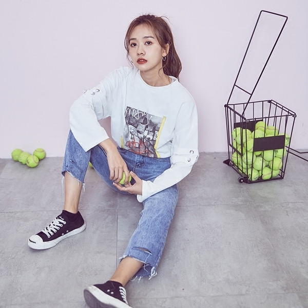 Γυναικέια μπλούζα για το φθινοπώρου σε λευκό με εφαρμογή κατάλληλη για την καθημερινή ζωή