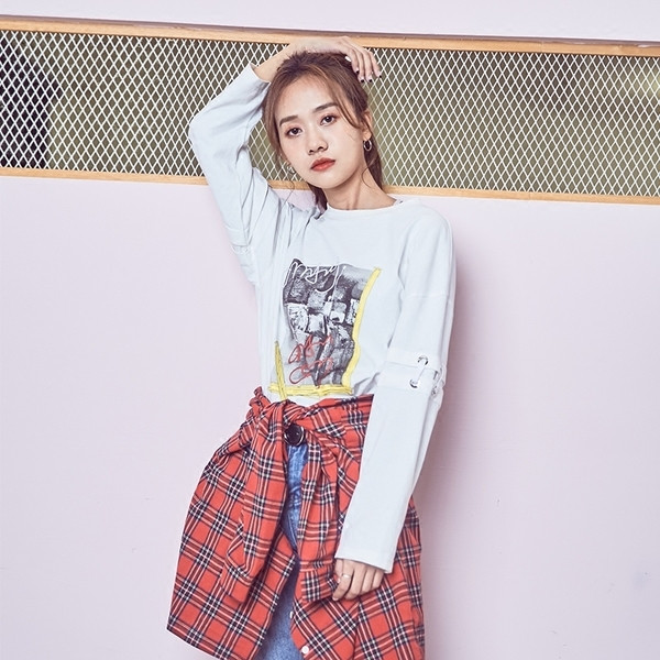 Γυναικέια μπλούζα για το φθινοπώρου σε λευκό με εφαρμογή κατάλληλη για την καθημερινή ζωή