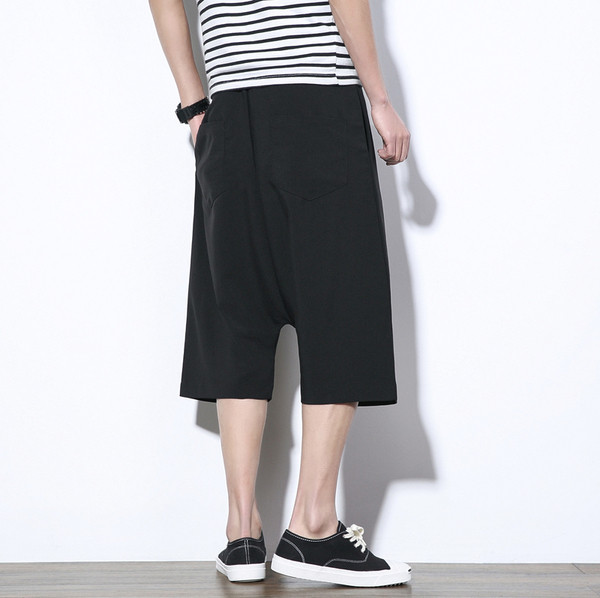 Ανδρικά σύντομα σορτς σε μαύρο χρώμα