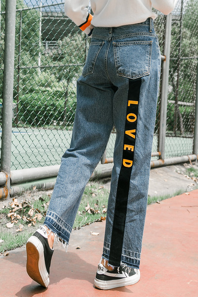 Ενδιαφέρουσα γυναικεία τζιν 