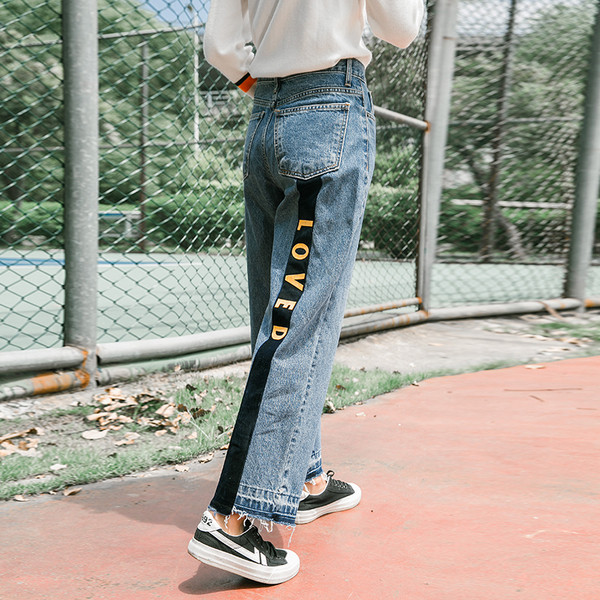 Ενδιαφέρουσα γυναικεία τζιν 