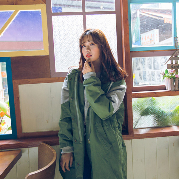 Μακρύ χειμωνιάτικο γυναικείο μπουφάν σε ευρύ σχέδιο