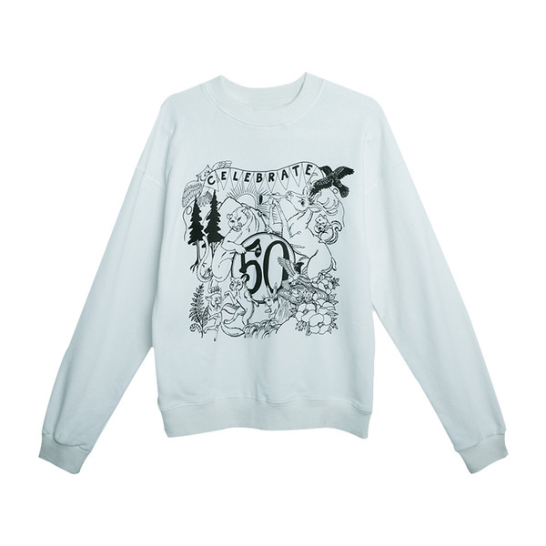 Γυναικεία μπλούζα σε άσπρο και μαύρο χρώμα με εφαρμογές