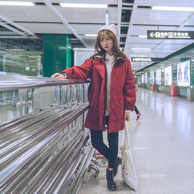 Σπορ-κομψό γυναικείο παλτό σε κόκκινο χρώμα