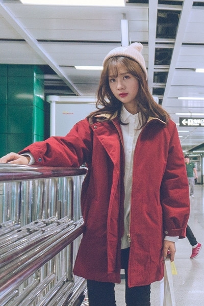 Σπορ-κομψό γυναικείο παλτό σε κόκκινο χρώμα