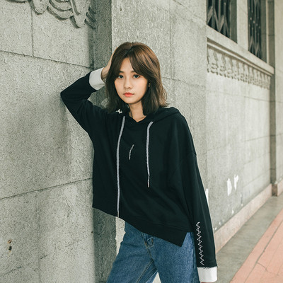 Γυναικεία αθλητικά μπλουζάκια με κουκούλα