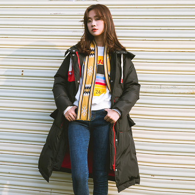 Μακρύ χειμωνιάτικο γυναικέιο μπουφάν  σε δύο χρώματα με κουκούλα