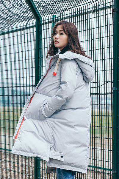 Μακρύ χειμωνιάτικο γυναικέιο μπουφάν  σε δύο χρώματα με κουκούλα