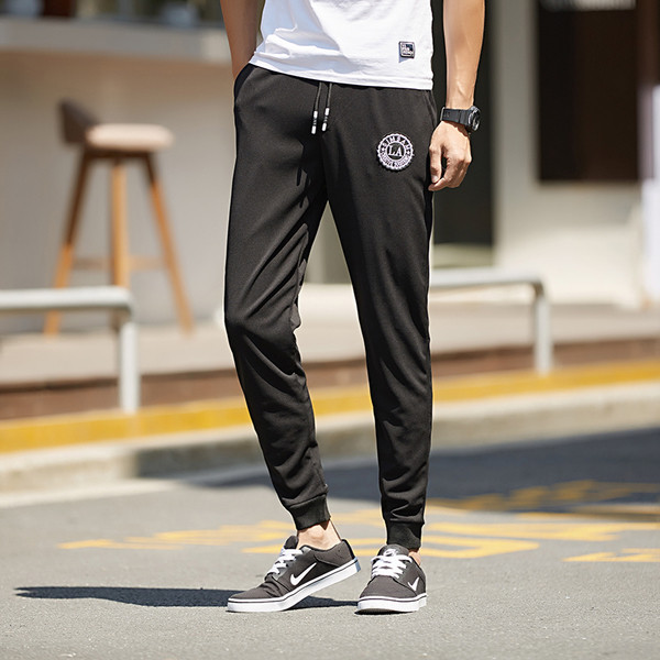 Καθημερινά και πολύ άνετα αθλητικά σετ σε συμπαγές χρώμα