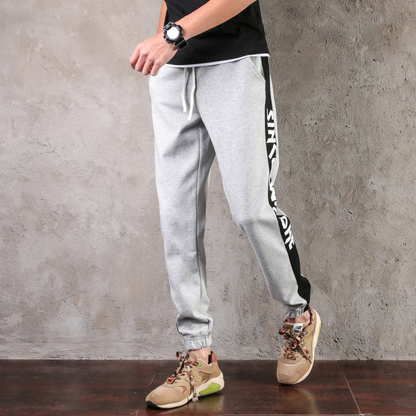 Τα casual αθλητικά ανδρικά παντελόνια  σε γκρι και μαύρο χρώμα