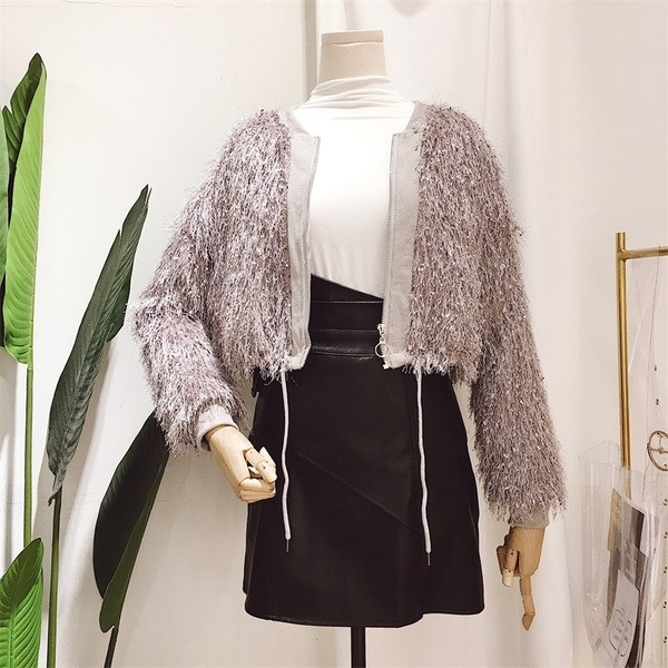 Κομψό σύντομο γυναικέιο μπουφάν  με περιθώρια σε τέσσερα χρώματα