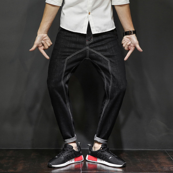 Πολύ σύγχρονα και μοντέρνα ανδρικά τζιν σε μαύρο χρώμα