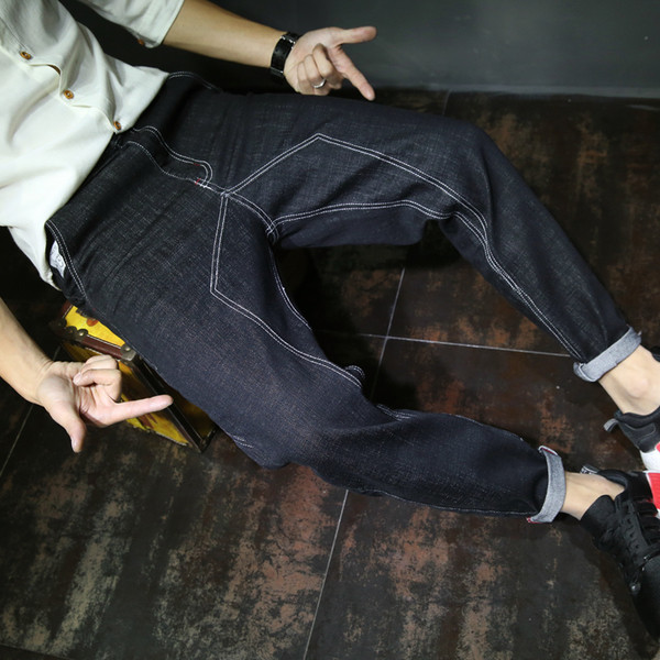 Πολύ σύγχρονα και μοντέρνα ανδρικά τζιν σε μαύρο χρώμα