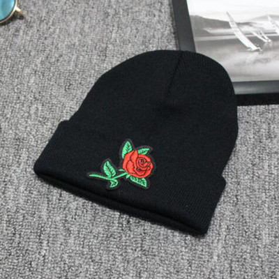 Καθημερινό καπέλο χειμωνιάτικο με μοντέρνα κεντήματα, 4 σχέδια