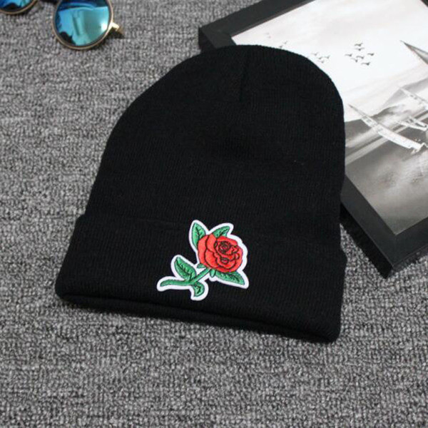 Καθημερινό καπέλο χειμωνιάτικο με μοντέρνα κεντήματα, 4 σχέδια