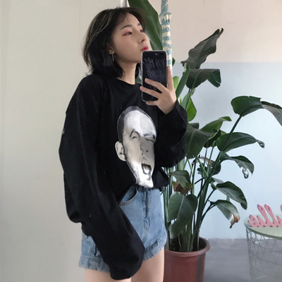 Ευρεία γυναικεία μπλούζα σε μαύρο χρώμα με εικόνα