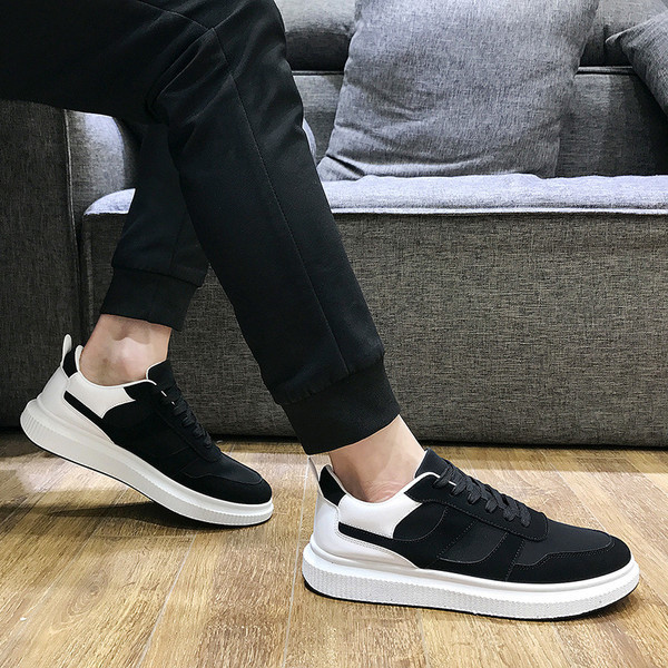 Κομψά αθλητικά ανδρικά παπούτσια με επίπεδη σόλα