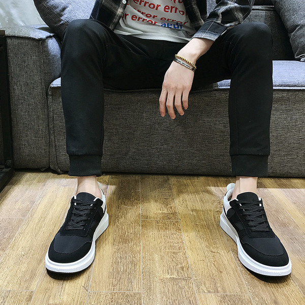 Κομψά αθλητικά ανδρικά παπούτσια με επίπεδη σόλα