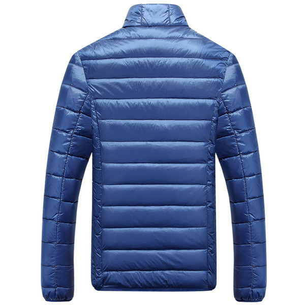 Актуално мъжко зимно яке с мек пълнеж и полувисока О-образна закопчаваща се яка