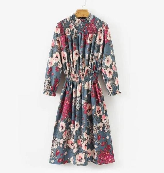 Αθλητικό κομψό γυναικείο φόρεμα με φυτικά μοτίβα, μακριά μανίκια και κολάρο σε σχήμα O