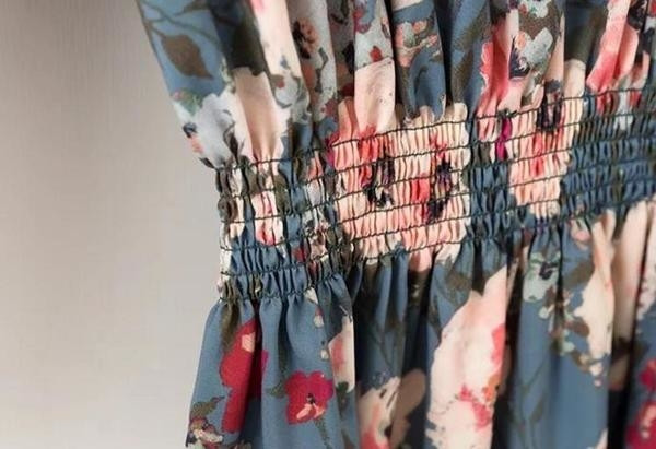 Αθλητικό κομψό γυναικείο φόρεμα με φυτικά μοτίβα, μακριά μανίκια και κολάρο σε σχήμα O