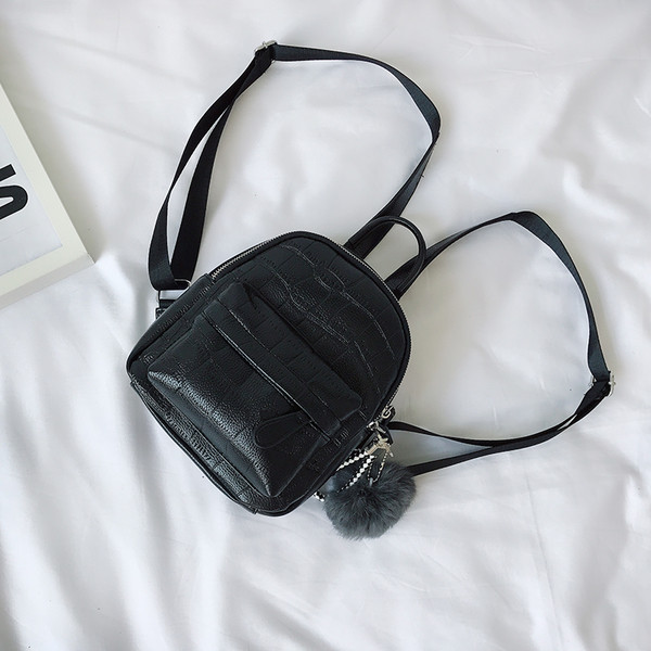 Γυναικείο μίνι φουσκωτό με δύο χνουδωτά φτερά