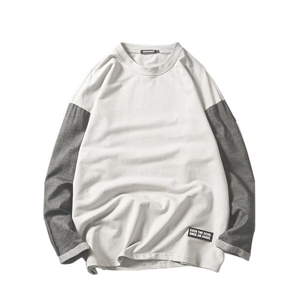 Κομψή μπλούζα άνδρας με χρωματιστά μανίκια και κολάρο σε σχήμα O