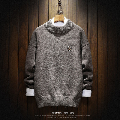 Μοντέρνο πουλόβερ από μαλλί με applicqué και ημι-υψηλό χαλαρό κολάρο σε σχήμα O