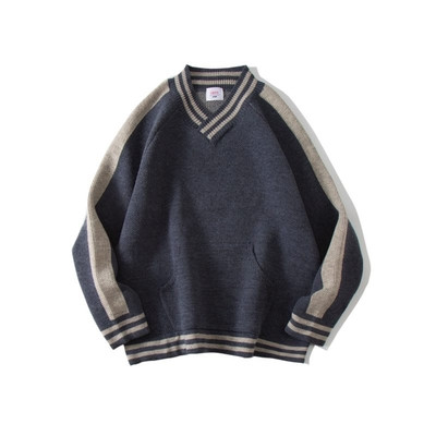 Πλεκτό πουλόβερ με τσέπη και κολάρο σε σχήμα V.