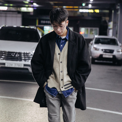 Ανδρικό φθινόπωρο-χειμωνιάτικο παλτό σε ευρύ σχέδιο