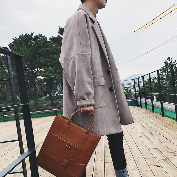 Ανδρικό φθινόπωρο-χειμωνιάτικο παλτό σε ευρύ σχέδιο