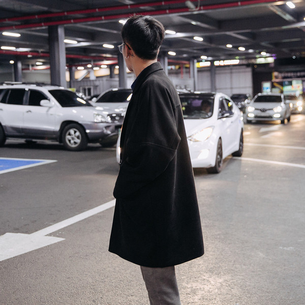 Ανδρικό φθινόπωρο-χειμωνιάτικο παλτό σε ευρύ σχέδιο