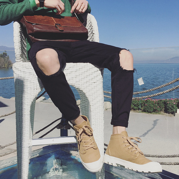 Κομψά τζιν ανδρών σχισμένα στα γόνατα