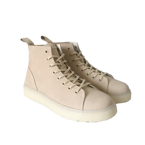 Κομψές ανδρικές μπότες σε απλό σχέδιο και σε τρία χρώματα