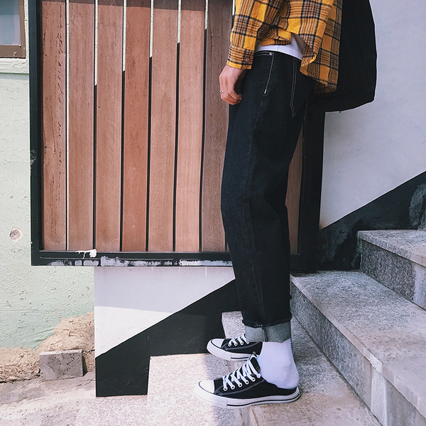 Ανδρικά τζιν σε ευρύ σχέδιο και σε δύο χρώματα