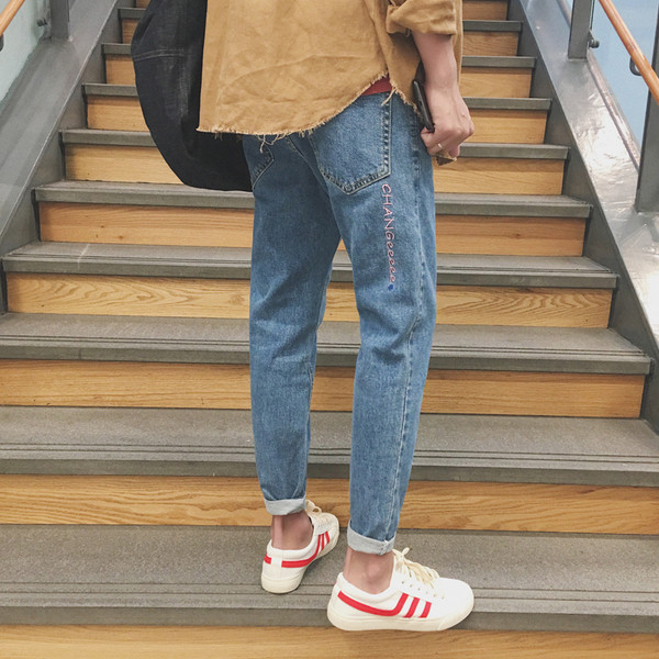 Κομψά τζιν μέσης με κομψά αντρικά